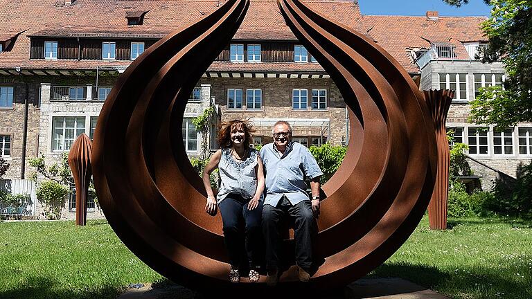 Die Malerin und Bildhauerin Sonja Edle von Hoeßle und der Bildhauer Herbert Mehler haben das Erbachshof-Art-Project ins Leben gerufen.