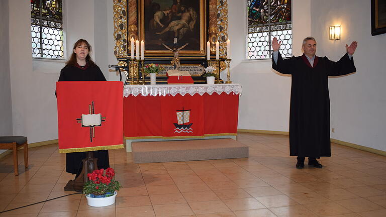 Am vergangenen Sonntag wurden in der Evangelischen Kirchengemeinde Gleisenau Cynthia Derra und Markus Koch als Lektoren eingeführt.