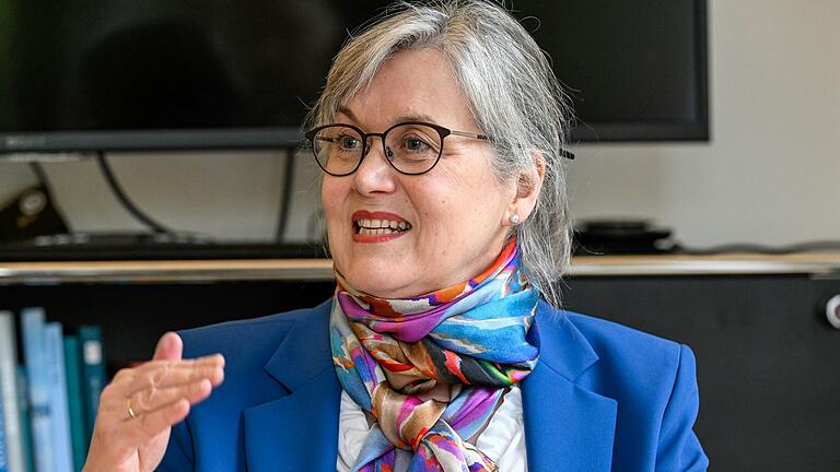 Birgit Imhof, die Leiterin des Wasserwirtschaftsamtes Bad Kissingen, sagt: 'Unterfrankenweit machen die Großentnehmer etwa 95 Prozent der gesamten genehmigten Entnahmemenge aus.' Birgit Imhof, die Leiterin des Wasserwirtschaftsamtes Bad Kissingen, sagt: 'Unterfrankenweit machen die Großentnehmer etwa 95 Prozent der gesamten genehmigten Entnahmemenge aus.'