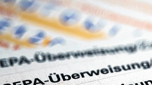 Vordrucke für Sepa-Überweisungen: Bei der Umstellung auf den einheitlichen Euro-Zahlungsraum Sepa steht in der kommenden Woche der nächste wichtige Schritt an.