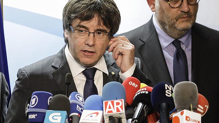 Nach den Wahlen in Katalonien       -  Der abgesetzte katalanische Regionalpräsident Carles Puigdemont am Freitag in Brüssel.