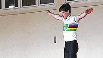 Stephan Rauch macht es vor . . .
