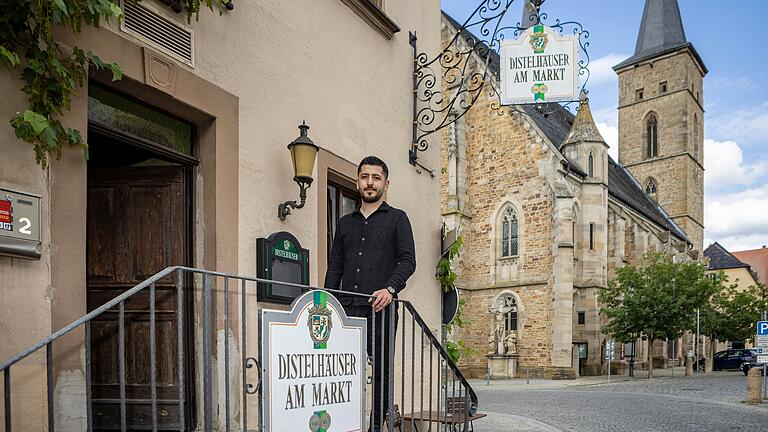 Alexis Spyridopoulos ist der 'Burgermeister' von Gerolzhofen: Im Juni eröffnete er die schon länger leerstehende Gaststätte&nbsp; 'Distelhäuser am Markt'.