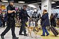 March 24 2016 City COUNTY UK London UK Police sniffer dogs and armed police officers patrol       -  In Alarmbereitschaft: Polizisten an der Liverpool Street Station in London. Großbritannien kämpft im Irak und in Syrien gegen die Terrormiliz Islamischer Staat und gilt als potenzielles Anschlagsziel.