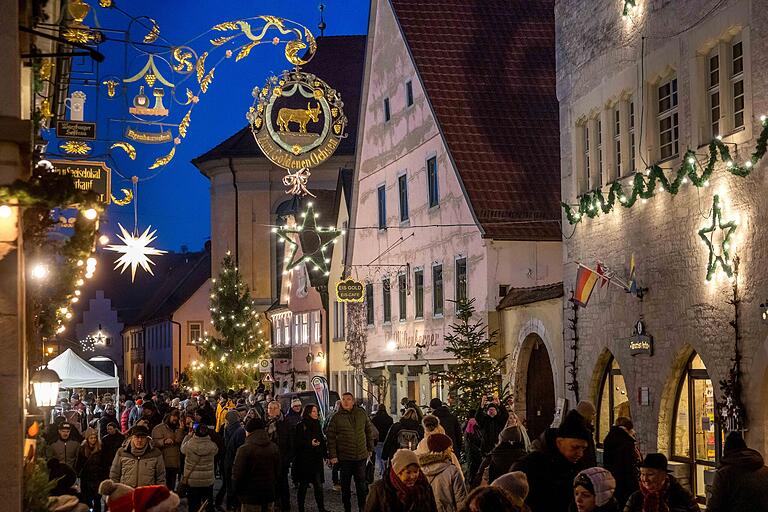 Jahr für Jahr zieht der Sommerhäuser Weihnachtsmarkt Tausende Besucher an. Jahr für Jahr zieht der Sommerhäuser Weihnachtsmarkt Tausende Besucher an.