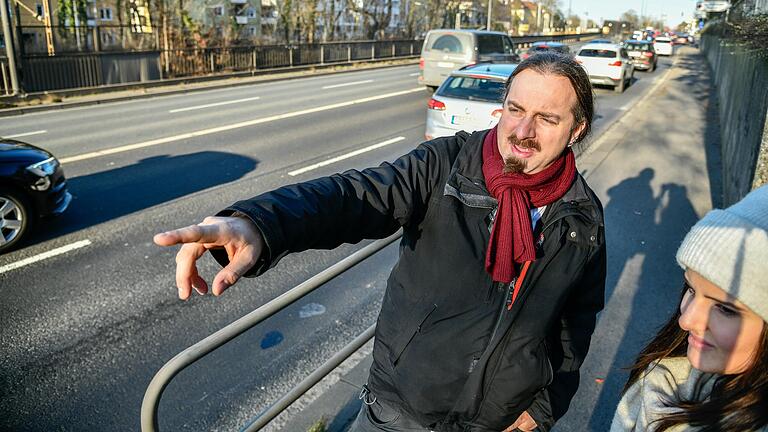 Den ÖPNV stärken und somit den Verkehr in Würzburg eindampfen, dies fordert der OB-Kandidat der Linken Sebastian Roth. Hier kritisiert er den starken Verkehr auf dem Mittleren Ring.&nbsp;