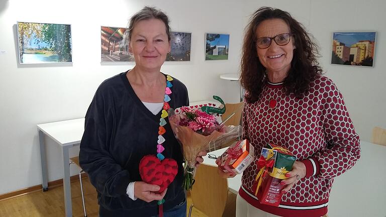 Quartiersmanagerin Hermine Seelmann und Vorsitzende des Bürgervereins Heuchelhof e.V. Christiane Kerner. Quartiersmanagerin Hermine Seelmann und Vorsitzende des Bürgervereins Heuchelhof e.V. Christiane Kerner.