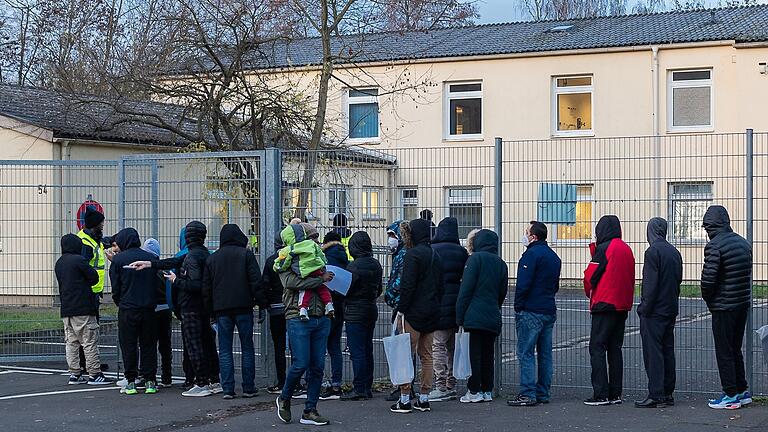 Erste Anlaufstelle für Flüchtlinge in Unterfranken ist die Anker-Einrichtung der Regierung in Geldersheim-Schweinfurt. Von dort werden die Menschen nach Quoten auf die Landkreise verteilt. Auch in Kitzingen wird die Zahl der Flüchtlinge steigen.