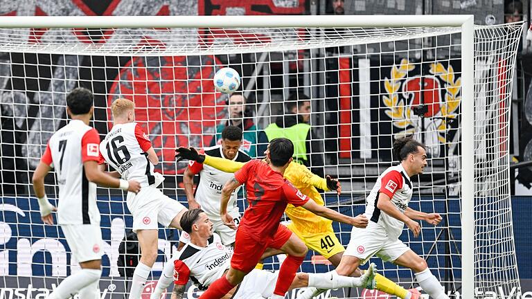 Eintracht Frankfurt - Bayern München       -  Eintracht Frankfurt und Bayern München lieferten sich im Bundesliga-Topspiel ein Spektakel.