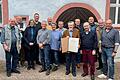 Vorstand und Beirat des Historischen Vereins im Innenhof des Franck-Hauses (von links): Thomas Stamm, Armin Hospes, Josef Laudenbacher, Gertrud Nöth, Holger Seidel, Rolf Ruckstetter, Dr. Leonhard Scherg, Bärbel Gillmann-Bils, Michael Pulverich, neues Ehrenmitglied Horst Bröstler, Christian Menig, Wolfram Blasch, Mäx Tauberschmitt, Christian Knittel und Johannes Väth.