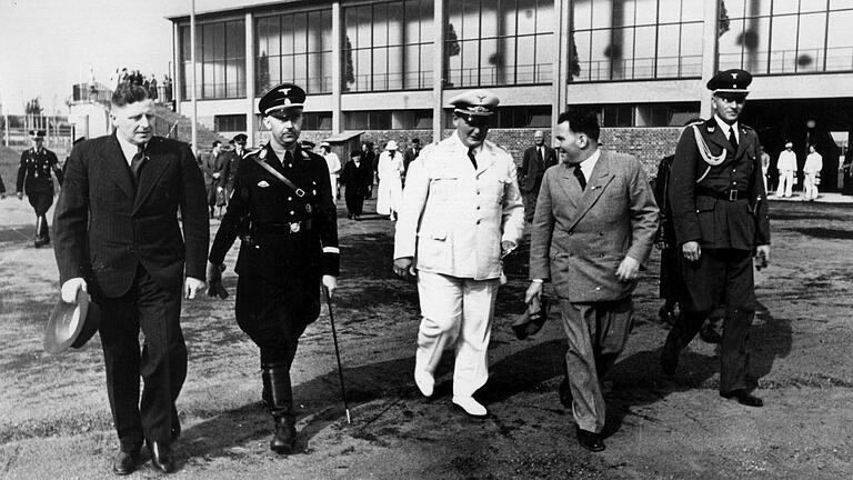 Willy Sachs (Zweiter von rechts) bei der Eröffnung des von ihm gestifteten Stadions 1936 mit den Ehrengästen Heinrich Himmler und Hermann Göring (2. und 3. von links).