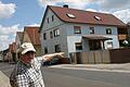 Franz Krichel zeigt das Haus, in welchem er während des zweiten Weltkrieges gemeinsam mit seiner Mutter untergekommen ist. Trotz der schlimmen Situation hat er an Diebach fast ausschließlich positive Erinnerungen.       -  Franz Krichel zeigt das Haus, in welchem er während des zweiten Weltkrieges gemeinsam mit seiner Mutter untergekommen ist. Trotz der schlimmen Situation hat er an Diebach fast ausschließlich positive Erinnerungen.