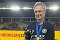 Christian Wück im Exklusiv-Interview       -  Unser Bild zeigt Christian Wück mit dem Pokal für den Gewinn der U17-Weltmeisterschaft in Indonesien.