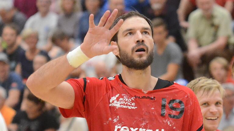 Nach dem Spanier Carlos Prieto spielt bald ein weiterer Iberer für den TSV Lohr in der Handball-Bayernliga. Die Verantwortlichen gaben die Verpflichtung des Portugiesen Bernardo Gomes bekannt. Er ist 26 Jahre alt und wie Routinier Prieto ein Kreisläufer. Nach dem Spanier Carlos Prieto spielt bald ein weiterer Iberer für den TSV Lohr in der Handball-Bayernliga. Die Verantwortlichen gaben die Verpflichtung des Portugiesen Bernardo Gomes bekannt. Er ist 26 Jahre alt und wie Routinier Prieto ein Kreisläufer.