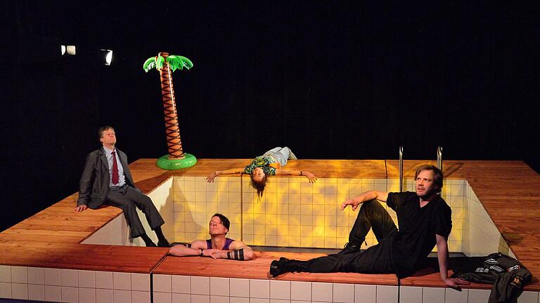 'Die fetten Jahre sind vorüber'   im 'Intimen Theater in der Lauertalhalle'.       -  'Die fetten Jahre sind vorüber'   im 'Intimen Theater in der Lauertalhalle'.