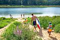 Am Ellertshäuser See kann man trotz der Baustelle baden, hat aber das Strandfeeling aus früheren Tagen noch nicht wieder.