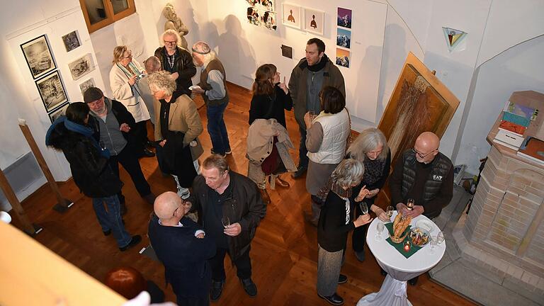 Kunst, wo früher getanzt wurde: Die Galerie im Saal in Eschenau feiert mit einer Jubiläumsausstellung ihr 25-jähriges Bestehen.