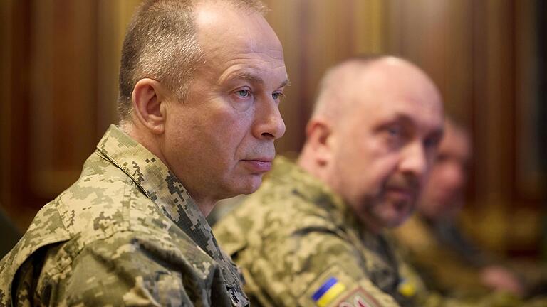 Ukrainischer Präsident Selenskyj trifft neue militärische Führung       -  Der monatliche Rekrutierungsbedarf der ukrainischen Armee ist von Oberbefehlshaber Olexander Syrskyj mit 30.000 Mann beziffert worden. (Archivbild)