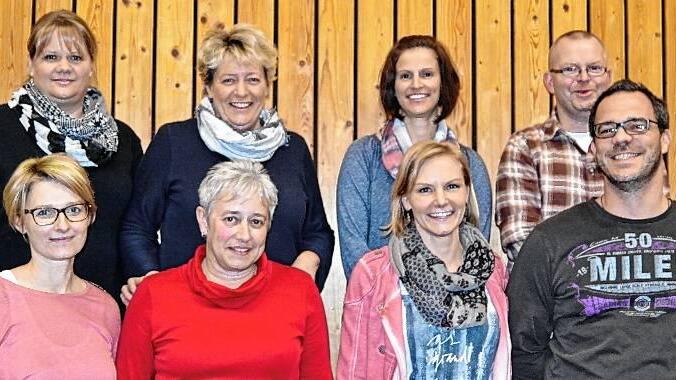 Sie lenken künftig die Geschicke des Neustadter Carnelval Clubs: Sonja Auth (von hinten links), Claudia Wolf, Julia Höhlein, Jens Höfling, Evi Müller (von links vorne), Gisela Blum, Silke Reckentin und Christian Reckentin.