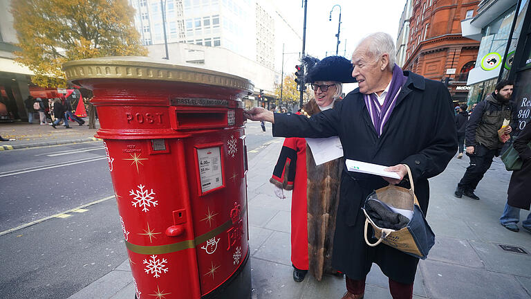 Weihnachtsbriefkasten.jpg       -  Die britische Post Royal Mail überrascht einige ihrer Kunden zur Adventszeit mit 'singenden Briefkästen'.