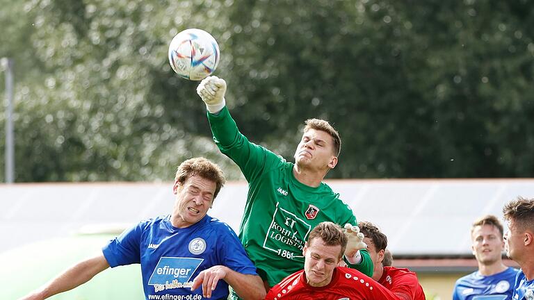 Torhüter Leon Zwickl, hier noch im Trikot des Landesligisten FC Fuchsstadt, hat sich dem TSV Karlburg angeschlossen und saß nun in Eichstätt schon auf der Bank des Bayernliga-Aufsteigers.