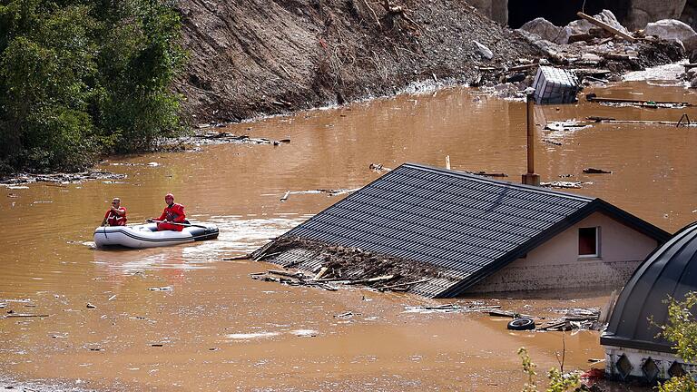 Hochwasser in Bosnien-Herzegowina       -  Bei Überschwemmungen und Erdrutschen in Bosnien-Herzegowina kamen mindestens 18 Menschen ums Leben (Foto aktuell).