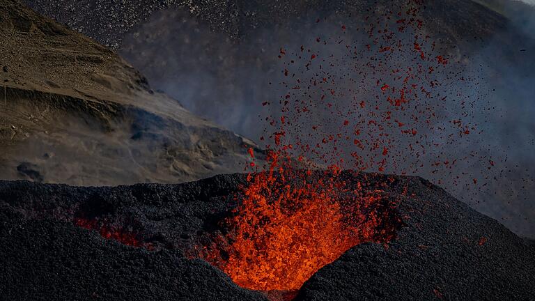 Vulkan Fagradalsfjall in Island.jpeg       -  Vulkanausbrüche hat es in Island bislang schon häufiger gegeben - welche Folgen hätte ein Ausbruch bei Grindavik im Jahr 2023?