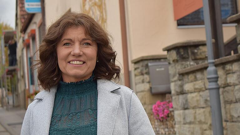 Elke Heusinger aus Kleinsteinach will in Riedbach Bürgermeisterin werden. Seit elf Jahren trägt sie in der Gemeinde schon als Zweite Bürgermeisterin Verantwortung. Elke Heusinger aus Kleinsteinach will in Riedbach Bürgermeisterin werden. Seit elf Jahren trägt sie in der Gemeinde schon als Zweite Bürgermeisterin Verantwortung.