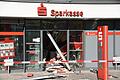 Im Lohrer Ortsteil Sendelbach wurde am frühen Dienstagmorgen der Geldautomat in der Sparkassen-Filiale gesprengt. Das Landeskriminalamt ist auf der Suche nach Zeugen.