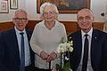 Margareta &bdquo;Gretel&ldquo; Brehm aus Haßfurt feierte am vergangenen Samstag ihren 102. Geburtstag. Dazu gratulierten auch Landrat Wilhelm Schneider (rechts) und Bürgermeister Günther Werner.