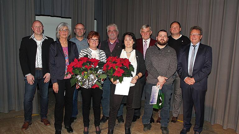 Lob und Ehrungen gab es bei der Weihnachtsfeier des SV Sömmersdorf (von links): 2. Vorstand Steffen Orth, Vereinsehrenamtsbeauftragte Roswitha Garbe, Michael Wolz, Inge Keller, Manfred Büttner, Karin Mergenthal, Reinhard Stahl, Michael Rüth, Christian Keller, 1. Vorstand Peter Keller.