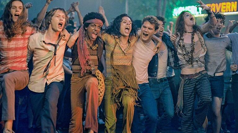 Stonewall       -  Protest: Szene aus &bdquo;Stonewall&ldquo;Foto: Philipp Bosse/Warner Bros., dpa