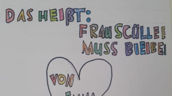 Die kleine Emma hat dieses Bild für ihre Lehrerin gemalt. Auch sie möchte, dass die Pädagogin nicht versetzt wird.