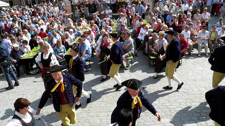 Schon zum offiziellen Auftakt der Tourismus-Saison in Volkach ist meist viel los. Unser Foto zeigt die Eröffnung 2011 auf dem Volkacher Marktplatz. Schon zum offiziellen Auftakt der Tourismus-Saison in Volkach ist meist viel los. Unser Foto zeigt die Eröffnung 2011 auf dem Volkacher Marktplatz.