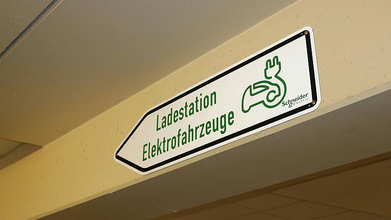 Die öffentliche Ladesäule in der Tiefgarage unter dem Rathaus in Marktheidenfeld war lang außer Betrieb – jetzt funktioniert sie wieder.