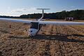 Ein kleines Motorflugzeug mit zwei Piloten ist am Montagabend auf einem Acker bei Großlangheim notgelandet.