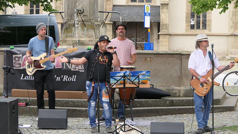 Mit Latin Rock 'n' Roll begeisterte die Band 'Gasölina' aus Schweinfurt die Besucherinnen und Besucher.