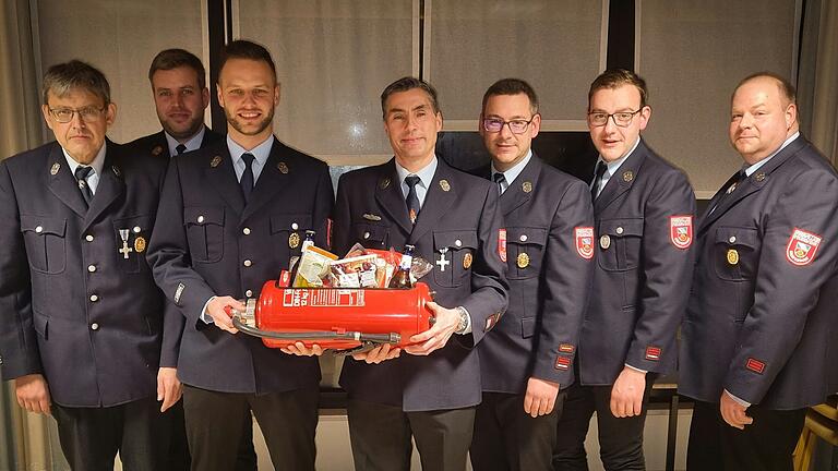 Auf dem Foto (von links): Kassier Günter Vogt, Beisitzer Thomas Schmelz, stellvertretender Vorsitzender Johannes Schmelz, Vorsitzender Jan Friedrich, Kommandant Benedikt Steigerwald, Beisitzer Lukas Steigerwald und Beisitzer Steffen Müller.