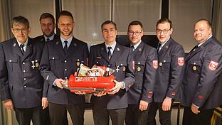 Auf dem Foto (von links): Kassier Günter Vogt, Beisitzer Thomas Schmelz, stellvertretender Vorsitzender Johannes Schmelz, Vorsitzender Jan Friedrich, Kommandant Benedikt Steigerwald, Beisitzer Lukas Steigerwald und Beisitzer Steffen Müller.