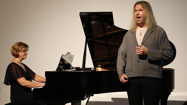 Die New Yorker Pianistin Irena Portenko und Countertenor Jeffrey Palmer gaben in der Alten Turnhalle ein Benefizkonzert für ukrainische Musikstudenten.&nbsp;