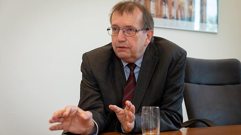 Würzburgs Uni-Präsident Alfred Forchel bei einem Interview mit der Main-Post. Würzburgs Uni-Präsident Alfred Forchel bei einem Interview mit der Main-Post.