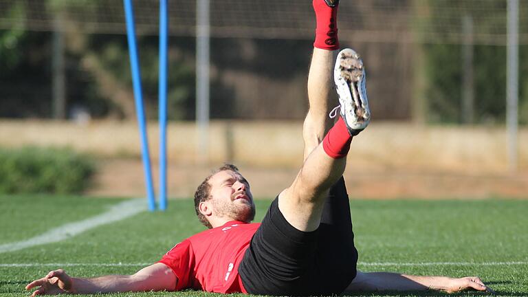 Muss seine sportliche Karriere beenden: Ex-Kickers-Kapitän Sebastian Neumann.