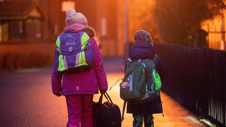 Kinder, die wegen der angekündigten Bauernproteste nicht oder zu spät zur Schule gelangen, gelten auch am Mittwoch, 10. Januar, als entschuldigt.