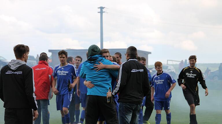 Zellingen ist Meister       -  FSV Zellingen wird in Duttenbrunn Kreisklassen-Meister.