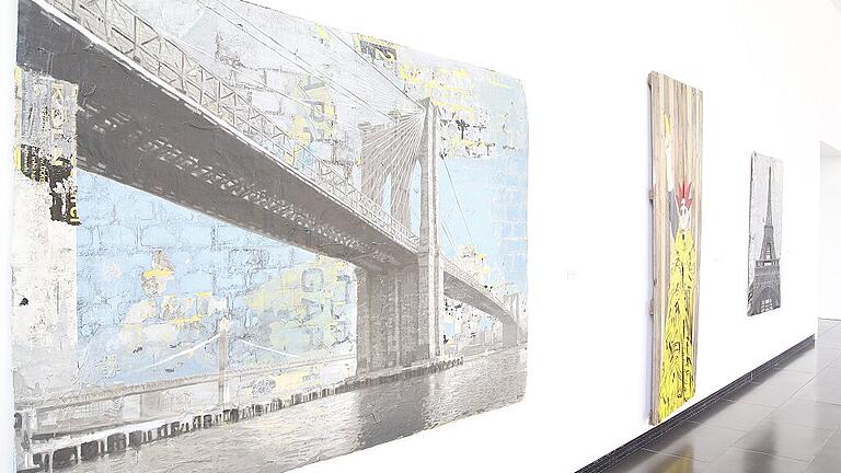 Die Brooklyn Bridge auf umgedrehten früheren Plakaten. Die Brooklyn Bridge auf umgedrehten früheren Plakaten.
