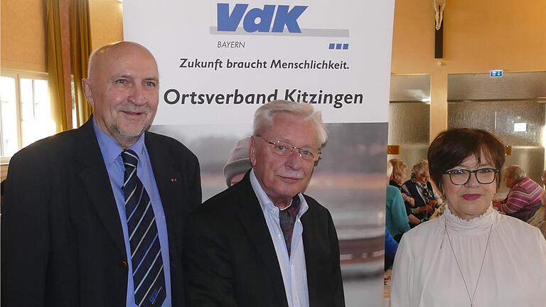 Ehrenvorsitzende: Über die Ernennung zu VdK-Ehrenvorsitzenden freuten sich (von links) Hartmut Stiller und Franz Schmid, die Auszeichnung nahm Ortsvorsitzende Elvira Kahnt vor.