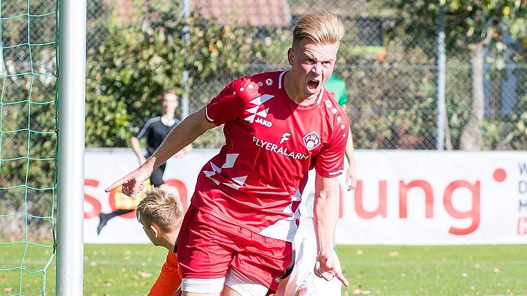 U19 FC WŸrzburger Kickers - FC 05 Schweinfurt - Da ist das Ding! Würzburgs Leon Heppt bejubelt seinen Treffer gegen Schweinfurt. U19 FC WŸrzburger Kickers - FC 05 Schweinfurt - Da ist das Ding! Würzburgs Leon Heppt bejubelt seinen Treffer gegen Schweinfurt.
