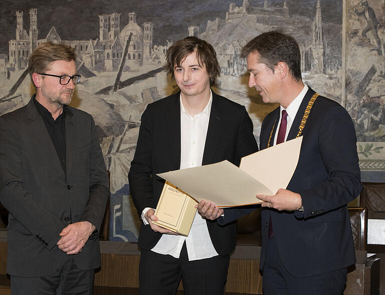 Achim Könneke bei der Verleihung des Würzburger Kulturpreises 2018 an den Pianisten Michael Wollny. Achim Könneke bei der Verleihung des Würzburger Kulturpreises 2018 an den Pianisten Michael Wollny.