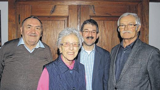 Treue Mitglieder: Ehrungen gab es für langjährige Mitgliedschaft beim Bayerischen Lehrer- und Lehrerinnenverband. Im Bild von links Walter Sticha (55 Jahre), Margit Pawliltschek (65 Jahre), Kreisvorsitzender Josef Grodel und Emanuel Jungschaffer (50 Jahre). Treue Mitglieder: Ehrungen gab es für langjährige Mitgliedschaft beim Bayerischen Lehrer- und Lehrerinnenverband. Im Bild von links Walter Sticha (55 Jahre), Margit Pawliltschek (65 Jahre), Kreisvorsitzender Josef Grodel und Emanuel Jungschaffer (50 Jahre).