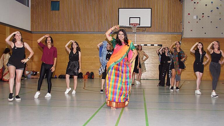 Traditionelle Tänze aus ihren Heimatländern boten die Teilnehmer des Lions-Youth-Camp bei ihrem Abschlussabend.